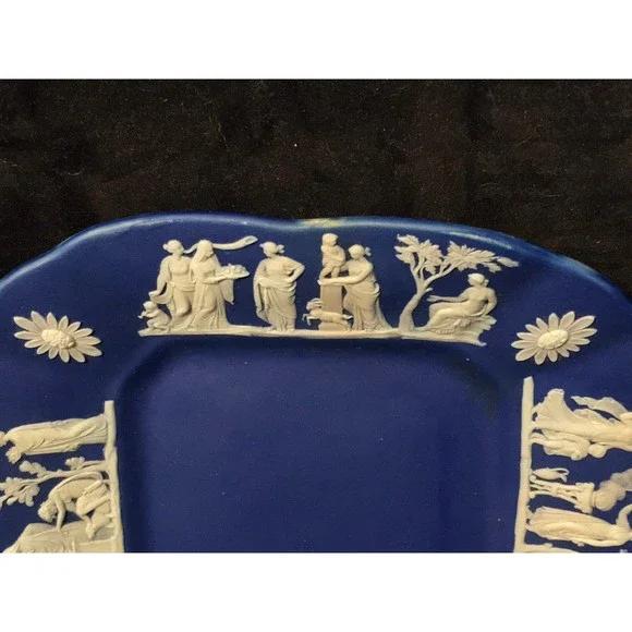 Antique 1878 Wedgwood Cobalt Blue Jasperware Large Plate Sacrifice Figures - Picture 2 of 7